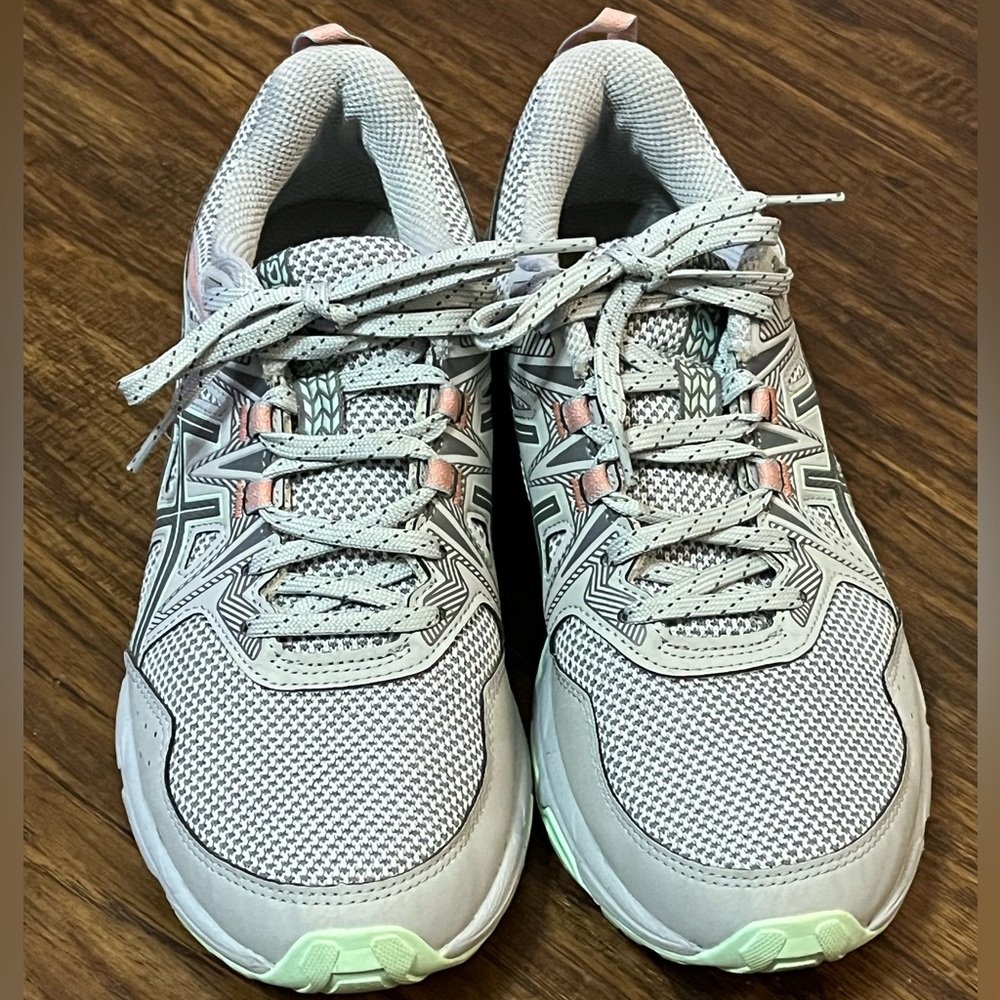 Grey ASICS sneakers. Gel-Venture 8. Women’s size 8. Great pre-owned condition